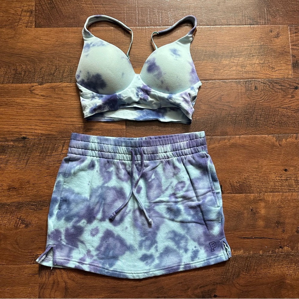 PINK Victoria's Secret Med Blue/Purple Tie-Dye T-Shirt Bra (w/Bonus XS Skirt)